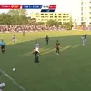 Haos la finalul meciului Poli Timișoara - Chindia. Bogdan Petre l-a lovit cu mingea în cap pe Dan Alexa. Foto: captură Prima Sport