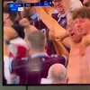 PSG - Aston Villa. Un suporter al englezilor și-a arătat fundul după golul egalizator al favoriților Foto captură X .jpeg
