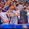 PSG - Aston Villa. Un suporter al englezilor și-a arătat fundul după golul egalizator al favoriților Foto captură X .jpeg