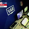 Sorin Costreie cu tigara electronica in camera VAR la FC Argeș - Farul. Capturi Prima Sport (1).jpg