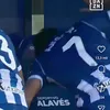 Reacția furioasă a lui Angel Perez (Alaves) după ce a fost înlocuit și avertismentul dur al antrenorului Quique Flores. Fotografii: capturi TV