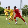 Alex Nicorici (în echipament galben, cu numărul 11), într-un duel la acțiunea de selecție a naționalei U15 a României (instagram alex_nicorici10)