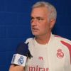 Jose Mourinho, surprins cu ochiul învinețit în timpul meciului cu Schalke. Foto: captură X