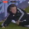 Momentul când Charlie Morgan a fost lovit de Eden Hazard. Foto: captură X/@MenInBlazers