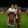 CFR - FCSB. Mario Camora, premiat pentru 600 de meciuri în tricoul ardelenilor Foto: Iosif Popescu - GOLAZO.ro.jpeg