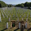 Cimitirul de la Srebenica în memoria miilor de victime din masacrul ordonat de Mladic