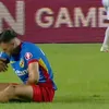 Dennis Politic s-a accidentat în timpul meciului FCSB - UTA 1-3 (FOTO: captură Prima Sport 1)