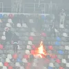 Suporterii dinamoviști au dat foc unor scaune din peluza stadionului Ghencea, la meciul Steaua - Dinamo disputat pe 18 aprilie 2023, în play-off-ul Ligii 2. (Foto: Sport Pictures)