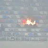 Suporterii dinamoviști au dat foc unor scaune din peluza stadionului Ghencea, la meciul Steaua - Dinamo disputat pe 18 aprilie 2023, în play-off-ul Ligii 2. (Foto: Sport Pictures)
