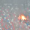 Suporterii dinamoviști au dat foc unor scaune din peluza stadionului Ghencea, la meciul Steaua - Dinamo disputat pe 18 aprilie 2023, în play-off-ul Ligii 2. (Foto: Sport Pictures)
