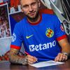 Denis Drăguș, prezentat oficial la FCSB. Foto: Facebook/FCSB