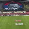 Suporterii Stelei Roșii Belgrad au afișat un mesaj controversat în memoria lui Ratko Mladić, înaintea derby-ului cu Partizan. Foto: captură X / @crvenazvezdafk