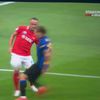 Momentul în care jucătorii lui Inter reclamă un henț la Lobotka. Foto: captură X