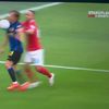 Momentul în care jucătorii lui Inter reclamă un henț la Lobotka. Foto: captură X