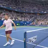 Momentul când Frances Tiafoe l-a îmbrățișat pe Alex Michelsen imediat după meci. Foto: captură X/@usopen