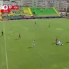 Momentul în care Gabriel Charpentier s-a accidentat în meciul FC Argeș - FC Botoșani. Foto: captură Prima Sport