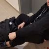 Cristi Tănase, filmat în 2024 în timp ce se afla întins pe jos, într-o scară de bloc. Foto: captură Orange Sport