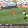 Codruț Sandu a aruncat din propriul careu până în jumătatea adversă în Oțelul - Corvinul 2-3 Capturi Prima Sport (2).jpg