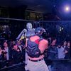 Om contra robot, în cușcă. Prima bătaie în stil „Terminator” a ajuns în lumea reală