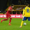 Hagi se pregătește să șuteze după ce Marin i-a pasat cu călcâiul în minutul 59. Fotografii Iosif Popescu