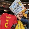 Andrei Rațiu i-a dăruit tricoul unui fan după meciul cu Suedia. Foto: captură Facebook/Echipa Națională de Fotbal a României