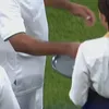 Pauză de hidratare cu bere și shot-uri în amicalul dintre legendele lui Werder Bremen și cele ale lui Real Madrid Foto captură video X .jpeg