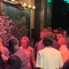 Mbappe, surprins în timp ce ieșea dintr-un club alături de partenera sa. Foto: captură X/@kumoriRaver