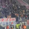 Rapid - Genoa. Fanii italieni s-au bătut între ei Foto captură video orangesport.ro.jpg