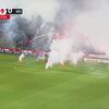 CFR Cluj - U Cluj, meci întrerupt 2 minute după ce oaspeții au aruncat torțe în teren. Capturi Prima Sport (2).jpg