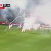 CFR Cluj - U Cluj, meci întrerupt 2 minute după ce oaspeții au aruncat torțe în teren. Capturi Prima Sport (4).jpg