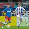 Gestul obscen al lui Habib Sylla după eliminarea din meciul cu FCSB. Foto: captură Prima Sport 1