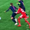 Olise a luat două galbene și roșu în aceeași fază la Viking - Bayern. A tras de tricou un adversar, apoi i-a dat mingea în față altuia. Fotografii: capturi video