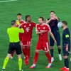 Olise a luat două galbene și roșu în aceeași fază la Viking - Bayern. A tras de tricou un adversar, apoi i-a dat mingea în față altuia