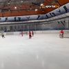 Sticlă armată, prăbușită din tavan în timpul unui meci de hochei pentru copii din Sofia (FOTO: sportal.bg)