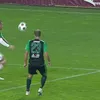Momentul în care Alexandru Neacșa l-a faultat pe Răzvan Onea în careu, în meciul Rapid - Corvinul 2-0. Foto: captură Prima Sport