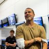 Brad Pitt, în iunie 2025, în cadrul unui test privat desfășurat pe Circuit of the Americas, din Austin, Texas, pentru producția filmului „F1” (foto: mclaren.com)