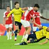 Darius Olaru, accidentat în Union SG - Hapoel Beer Sheva. FOTO Imago (2).jpeg
