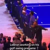 Lebron James și-a continuat încălzirea în timpul imnului SUA Foto captură VIDEO X .jpg