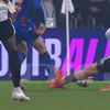 Atacul dur al lui Umit Akdag, eliminat în meciul Beșiktaș - Crystal Palace 2-2. Fotografii: Digi Sport