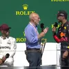 Momentul în care Sir Patrick Stewart a băut șampanie din gheata lui Ricciardo / foto: capturi video The Independent