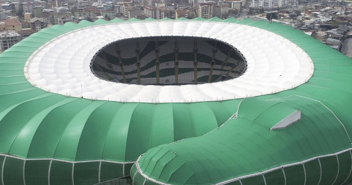 „Capcana” turcilor pentru români De ce Turcia nu vrea ca barajul cu „tricolorii” să se dispute la Istanbul » Am putea juca pe ciudatul „stadion-crocodil”