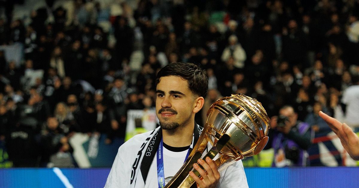 Tony Strata, primul trofeu! FOTO: Echipa fotbalistului român a câștigat ...
