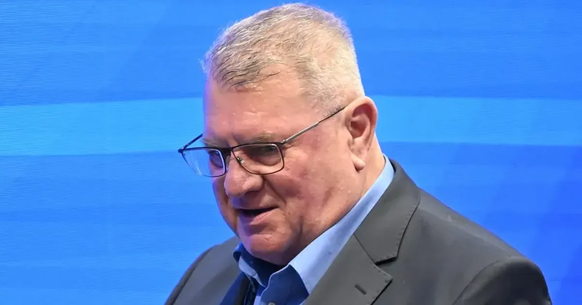„Erau ca niște molii” Iuliu Mureșan, noi detalii despre „curățenia” de la CFR Cluj: „Contracte mari, nemeritate” » 12 jucători au dispărut