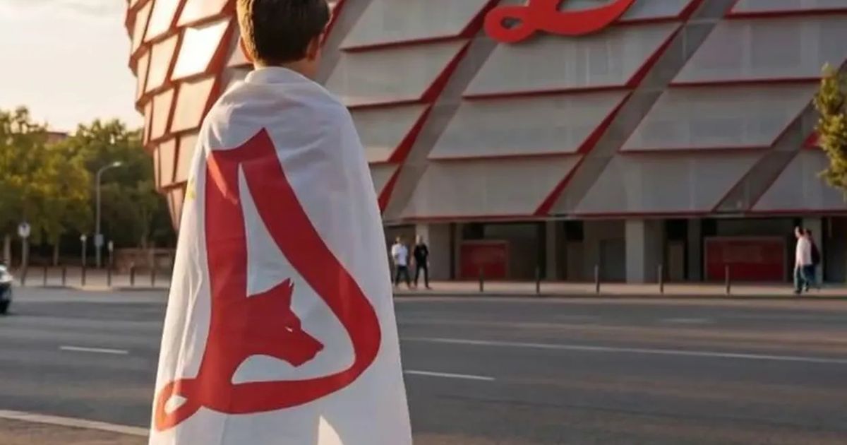 a greșit la noua siglă a „câinilor”. Artistul vizual care a colaborat cu Dinamo, Rapid și FCSB a dat verdictul: „Cea mai mare greșeală” » Le dă dreptate fanilor