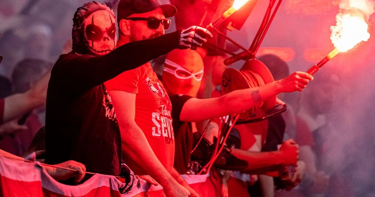 Haos în Cehia! FOTO. Meciul care putea decide campioana, oprit în prelungiri! Fanii au intrat pe teren și l