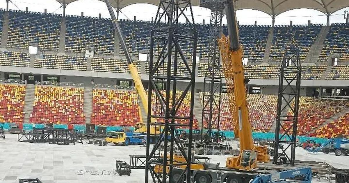 a transformat total! Tone de utilaje și schele pe gazon: imagini din interior