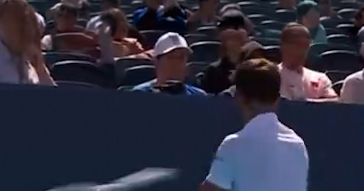 Medvedev a făcut ravagii FOTO. A lovit cu furie panourile publicitare și a dărâmat microfoane la Cincinnati