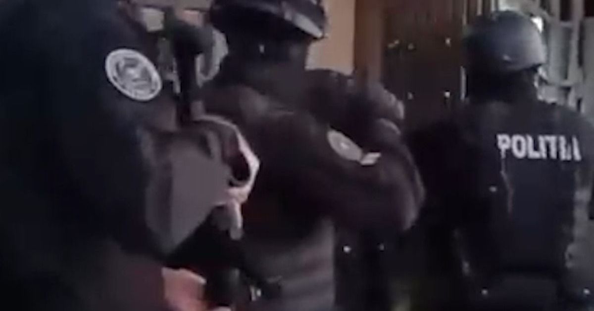 VIDEO. Descinderi la casele a 5 fani ai Rapidului, după ce au bătut un cetățean pakistanez!