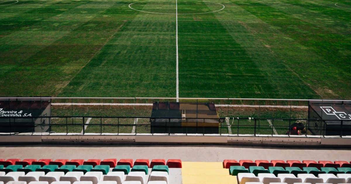 Stadion închis din cauza gazonului Meciul a fost mutat pe altă arenă, deoarece suprafața de joc periclitează integritatea fotbaliștilor