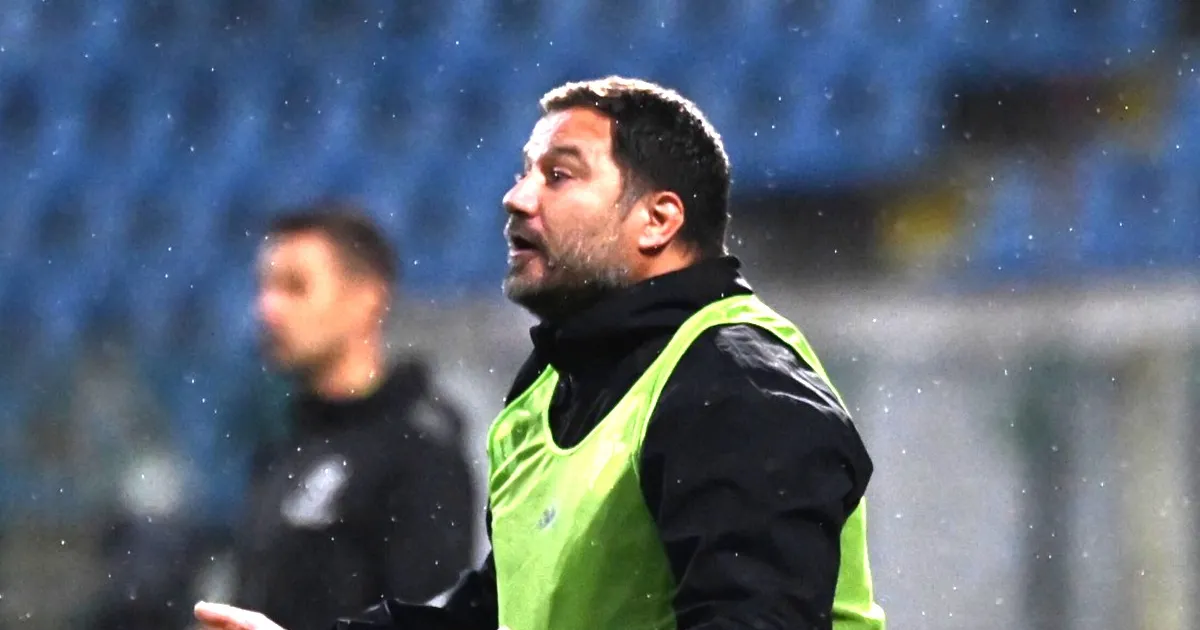 Suporterii FC Botoșani îi cer demisia lui Marius Croitoru după înfrângerea cu Petrolul: "Demisia, demisia!"